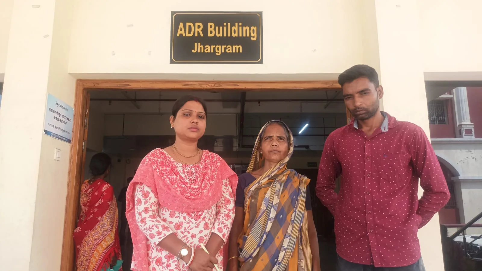 বিচারকের হস্তক্ষেপে প্রয়াত ব্যক্তির জীবন বীমার ক্লেমের টাকা পেলেন স্ত্রী এবং ছেলে - West Bengal News 24