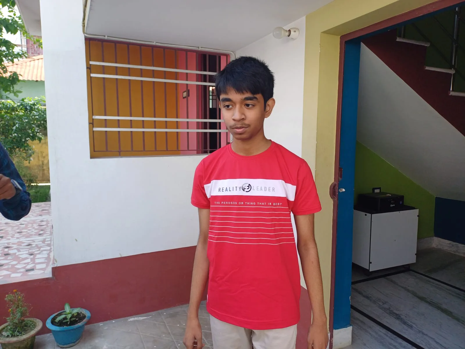 ১২ জন গৃহশিক্ষকের সাহায্যে প্রস্তুতি, আঁকায় আগ্রহ, মাধ্যমিকে প্রথম হয়ে তাক লাগাল অদৃত - West Bengal News 24