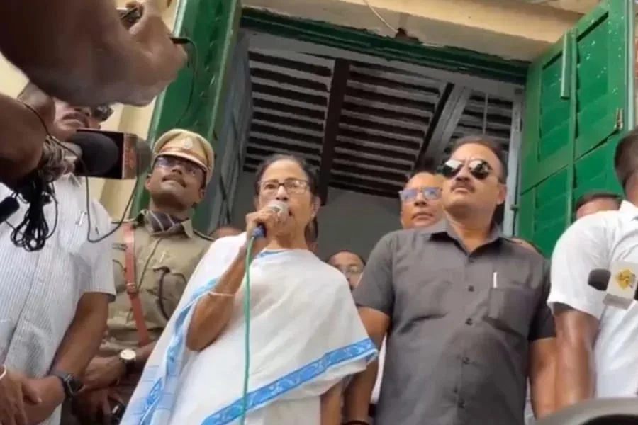 পরিকল্পিতভাবে মুর্শিদাবাদে উত্তেজনা ছড়ানোর চেষ্টা! “কী হয়েছিল প্রমাণ দেব”, চ্যালেঞ্জ ছুঁড়লেন মুখ্যমন্ত্রী মমতা বন্দ্যোপাধ্যায় - West Bengal News 24