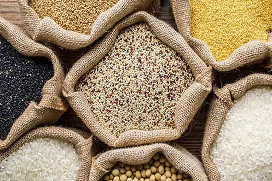 তিন মাসের খাদ্য মজুতের জায়গা নেই, কেন্দ্রকে চিঠি দিয়ে রাজ্যের কাছে সহযোগিতা চাইলেন রেশন ডিলাররা - West Bengal News 24