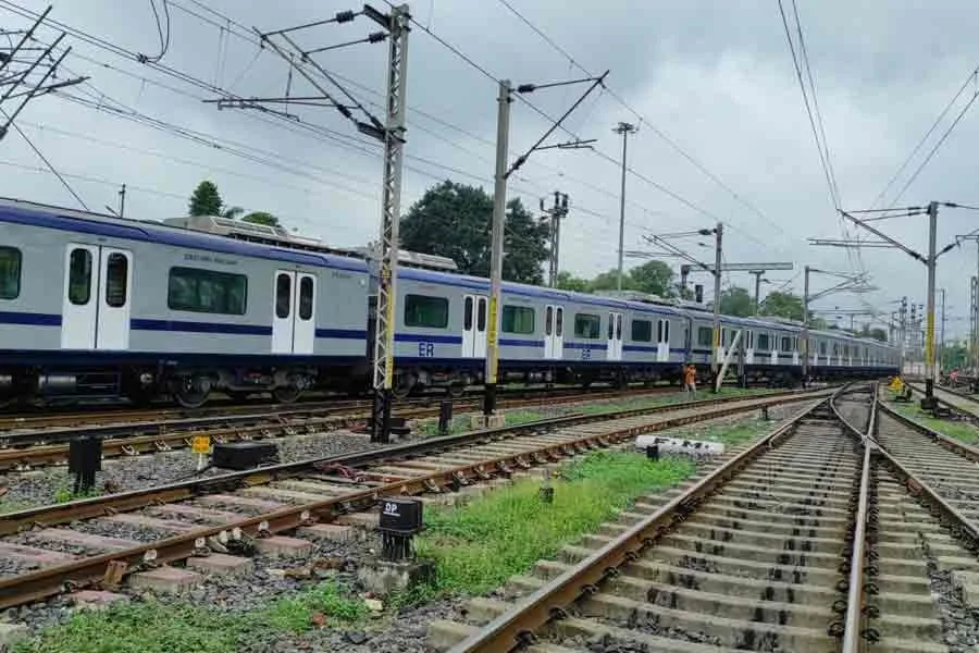 Local AC Train in Kolkata : রানাঘাটে এলো এসি লোকাল, শিগগিরই মিলবে পরিষেবা, শিয়ালদহ পর্যন্ত কত ভাড়া? - West Bengal News 24