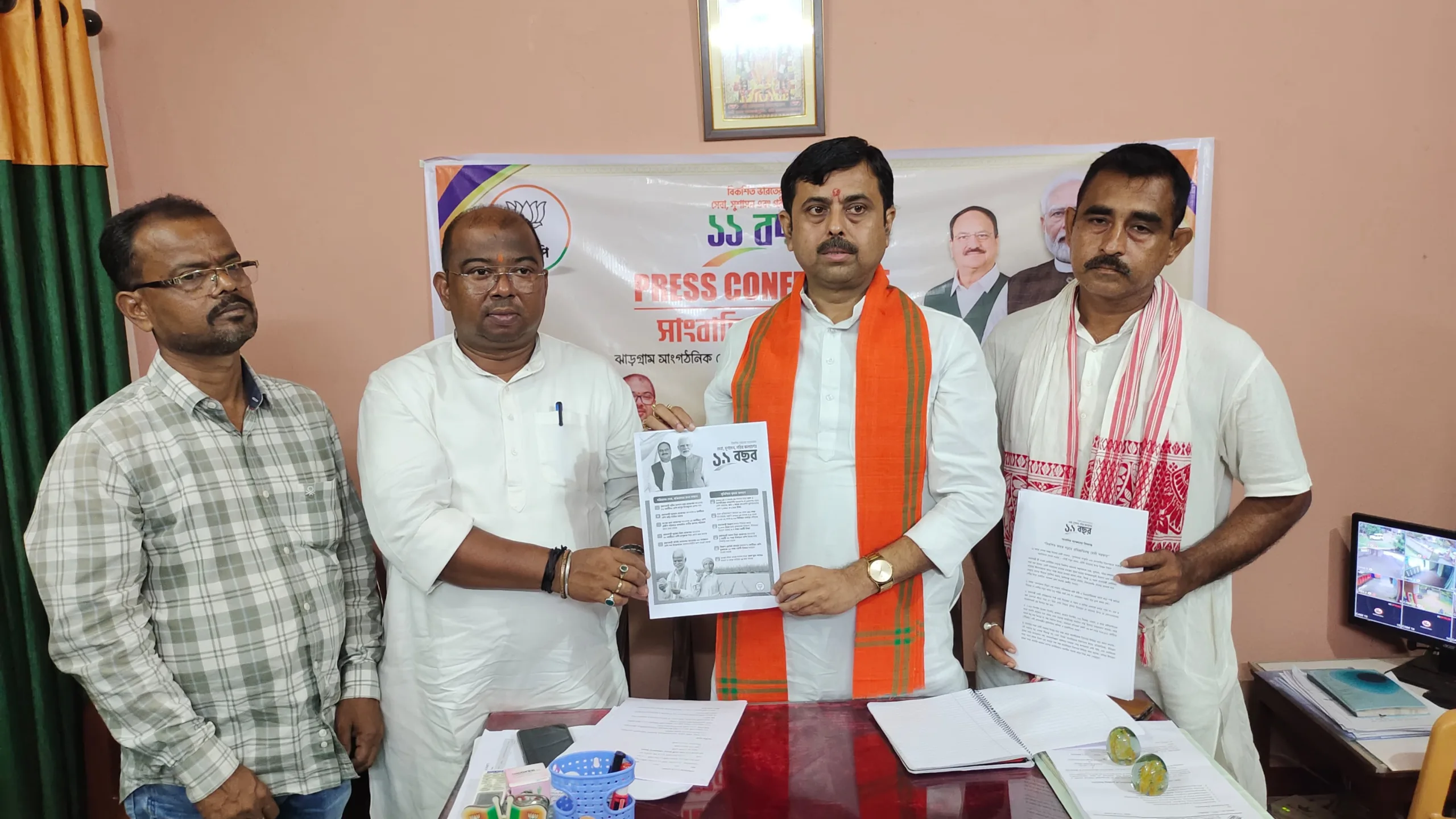 ১১ বছর পূর্ণ মোদী সরকারের: ঝাড়গ্রামে সাংবাদিক বৈঠকে সরকারের ‘স্বর্ণ অধ্যায়’-র বর্ণনা - West Bengal News 24