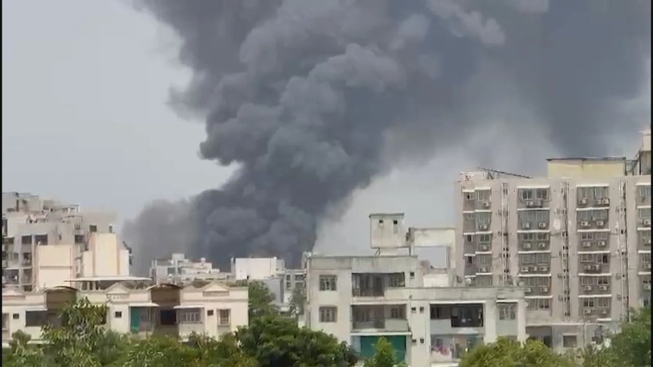Ahmedabad Plane Crash : আহমেদাবাদে ভয়াবহ বিমান দুর্ঘটনা, বহু প্রাণহানির আশঙ্কা - West Bengal News 24