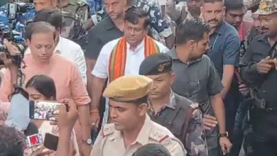 Sukanta Majumdar সুকান্ত মজুমদারকে ঘিরে উত্তেজনা বজবজে, ছোড়া হল জুতো, উঠল ‘চোর-চোর’ ধ্বনি, হস্তক্ষেপ র‍্যাফের - West Bengal News 24