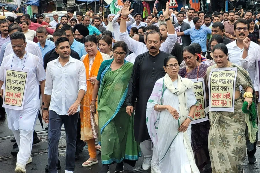 Mamata Banerjee : বাঙালিদের হেনস্তা নিয়ে তোপ মুখ্যমন্ত্রীর, কেন্দ্রের বিজ্ঞপ্তিকে চ্যালেঞ্জের হুঁশিয়ারি - West Bengal News 24 Mamata Banerjee : বাঙালিদের হেনস্তা নিয়ে তোপ মুখ্যমন্ত্রীর, কেন্দ্রের বিজ্ঞপ্তিকে চ্যালেঞ্জের হুঁশিয়ারি - West Bengal News 24