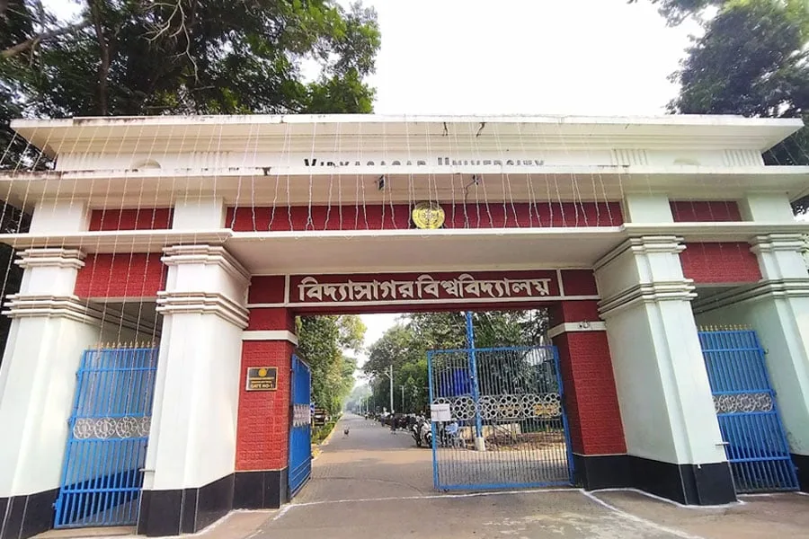 Vidyasagar University : বিপ্লবীদের ‘সন্ত্রাসবাদী’ বিতর্কের মধ্যেই বিদ্যাসাগর বিশ্ববিদ্যালয়ে আবার প্রশ্নপত্র বিভ্রাট, বাতিল পরীক্ষা - West Bengal News 24