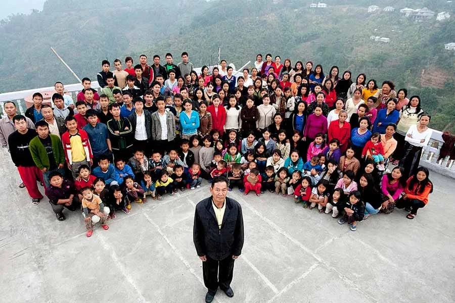 ৩৯ জন স্ত্রী আর ৯৪ সন্তান নিয়ে ১০০ কামরার ‘প্রাসাদে’ থাকতেন ‘বিশ্বের বৃহত্তম পরিবারের’ কর্তা! - West Bengal News 24