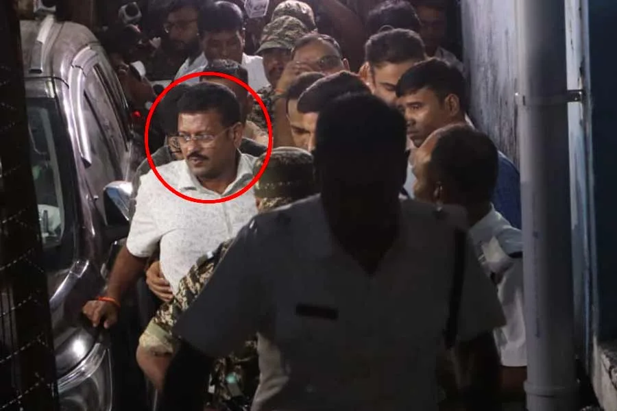 Jiban Krishna Saha : নিয়োগ দুর্নীতি মামলায় ফের গ্রেপ্তার জীবনকৃষ্ণ সাহা, দাবি করলেন ‘চক্রান্তের শিকার’ - West Bengal News 24