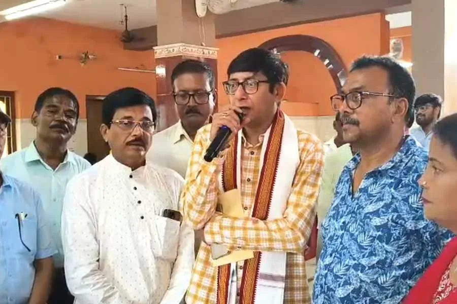 Kanchan Mullick : ‘আমাদের পাড়া আমাদের সমাধান’-এর কর্মসূচি ঘিরে বিক্ষোভের মুখে কাঞ্চন মল্লিক, কী জবাব দিলেন বিধায়ক? - West Bengal News 24