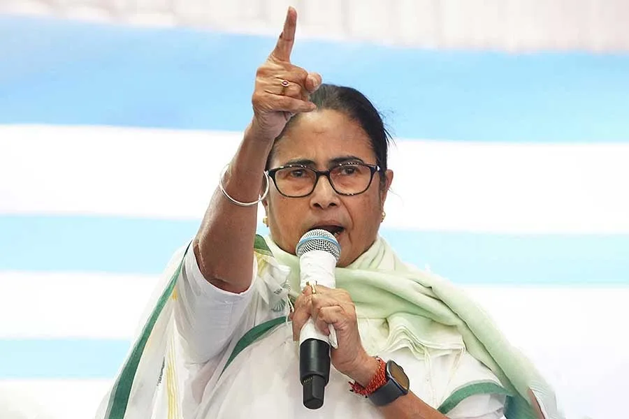 Mamata Banerjee : “নাম বাদ দিতে হলে আমার দেহ পেরোতে হবে”, SIR ইস্যুতে বিজেপিকে কড়া বার্তা মমতার - West Bengal News 24