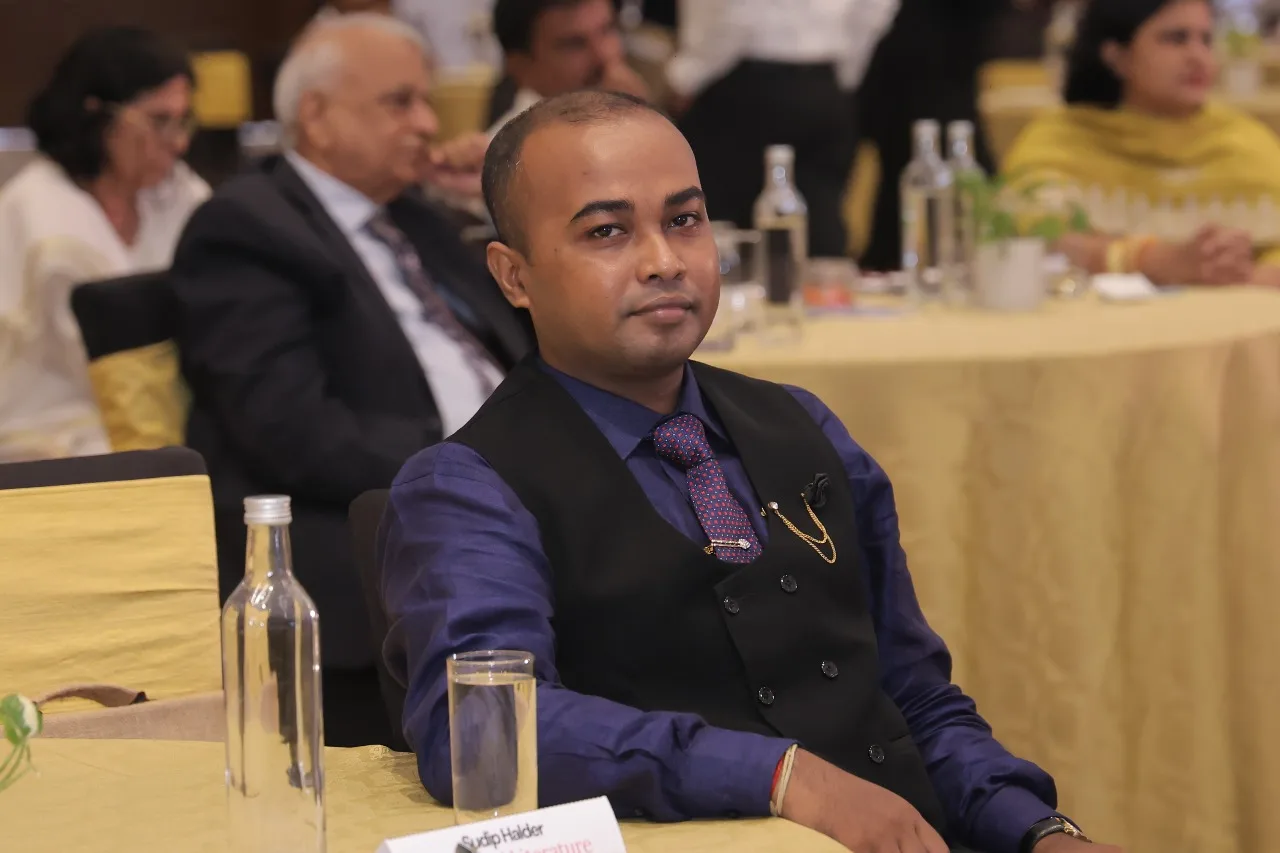 ছোটগল্প :: সেরা মানবিক পড়ুয়া - West Bengal News 24 ছোটগল্প :: সেরা মানবিক পড়ুয়া - West Bengal News 24