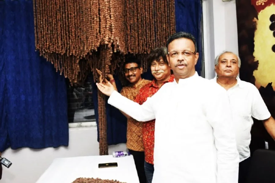 ‘অমৃতকুম্ভের সন্ধানে’ চেতলা অগ্রণী, রুদ্রাক্ষের মণ্ডপসজ্জায় বাংলার অপমানের প্রতিবাদ - West Bengal News 24