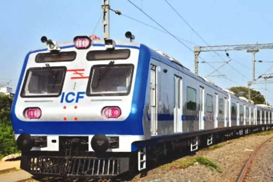 দুর্গাপুজোর আগে বাড়তি চমক, আরও দুটি এসি লোকাল চালু করছে পূর্ব রেল - West Bengal News 24