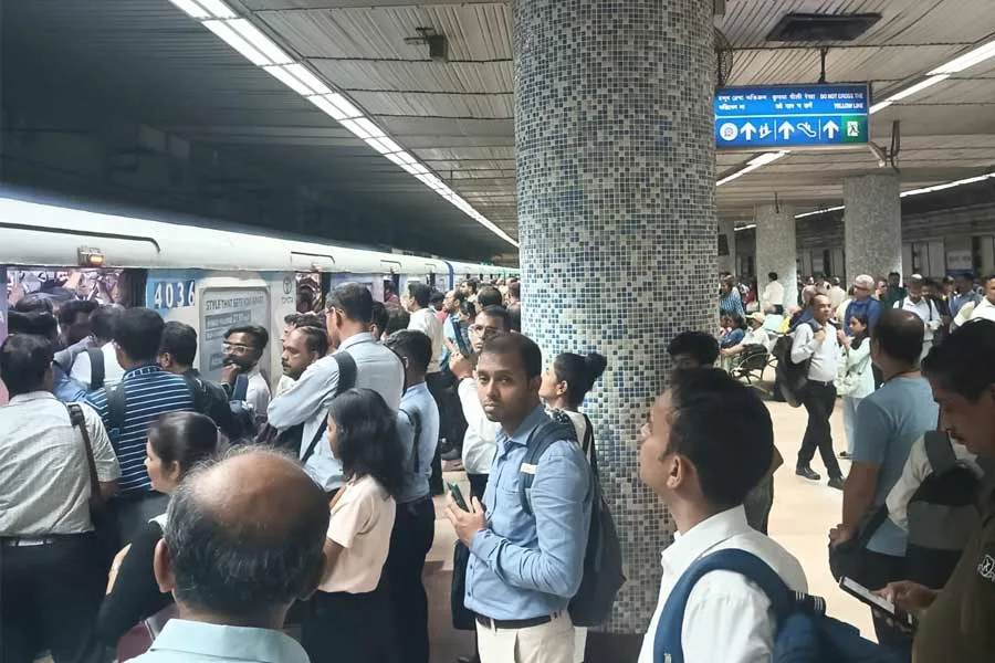Kolkata Metro : পুজোয় যাতায়াতে বাড়তি সুবিধা, কলকাতা মেট্রোর পক্ষ থেকে আসছে বিশেষ ‘টুরিস্ট স্মার্ট কার্ড’ - West Bengal News 24