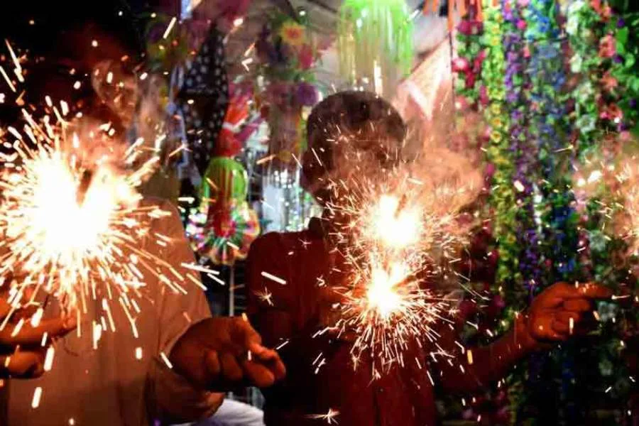 কলকাতায় রাতে কখন পোড়ানো যাবে বাজি? সময়সীমা জানিয়ে সতর্ক করল পুলিশ - West Bengal News 24 কলকাতায় রাতে কখন পোড়ানো যাবে বাজি? সময়সীমা জানিয়ে সতর্ক করল পুলিশ - West Bengal News 24