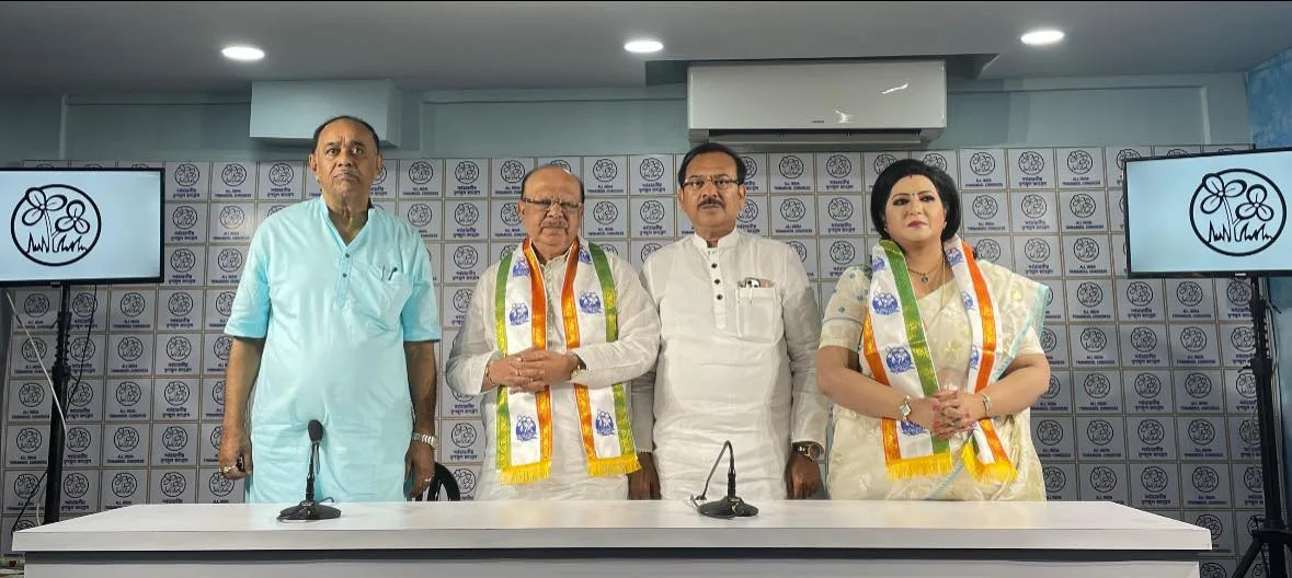 সাত বছর পর ঘাসফুলে ফিরলেন শোভন সাথে বৈশাখীও, ভোটের আগে তৃণমূলে বড় চমক - West Bengal News 24