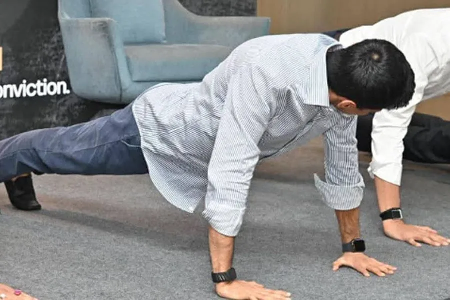 Abhishek Banerjee : পরপর ৩০ পুশআপে চমকে দিলেন অভিষেক, তুমুল ভাইরাল ভিডিও - West Bengal News 24