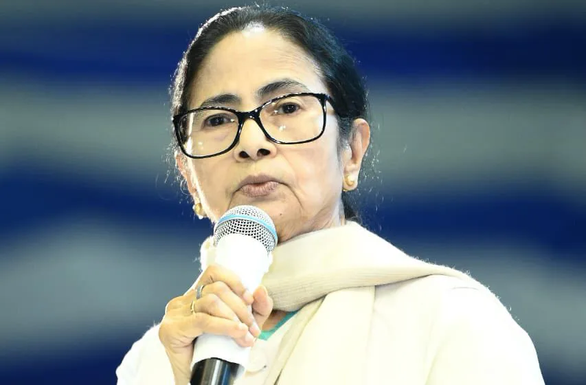 Mamata Banerjee : ‘অর্থনীতির মেরুদণ্ড’, নেতাজি ইন্ডোরে দাঁড়িয়ে ব্যবসায়ীদের পাশে থাকার বার্তা মমতার - West Bengal News 24