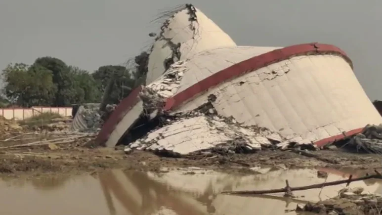 Gujrat Water Tank Collapsed : উদ্বোধনের আগেই ধসে পড়ল ২১ কোটির জলের ট্যাঙ্ক! প্রথম দিনেই ভেস্তে গেল ৩৩ গ্রামের স্বপ্ন - West Bengal News 24