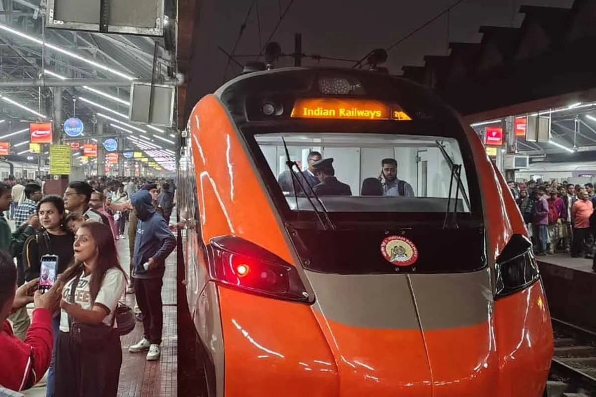 Vande Bharat Sleeper : হাওড়া থেকে যাত্রা শুরু বন্দে ভারত স্লিপারের, রিজার্ভেশনেই হাউসফুল - West Bengal News 24 Vande Bharat Sleeper : হাওড়া থেকে যাত্রা শুরু বন্দে ভারত স্লিপারের, রিজার্ভেশনেই হাউসফুল - West Bengal News 24