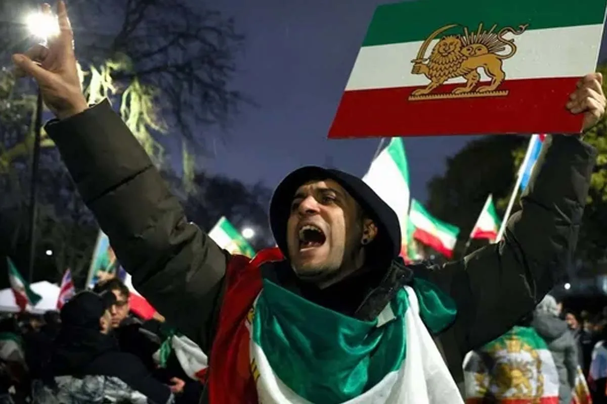 Iran Protests : ইরানে অগ্নিগর্ভ পরিস্থিতি, ভারতীয়দের অবিলম্বে দেশ ছাড়ার নির্দেশ দূতাবাসের - West Bengal News 24 Iran Protests : ইরানে অগ্নিগর্ভ পরিস্থিতি, ভারতীয়দের অবিলম্বে দেশ ছাড়ার নির্দেশ দূতাবাসের - West Bengal News 24