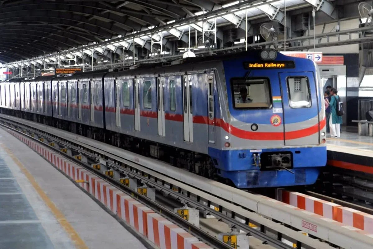 ব্লু লাইনে যাত্রী স্বস্তি, শহিদ ক্ষুদিরামে তৈরি হল নতুন ক্রসওভার - West Bengal News 24