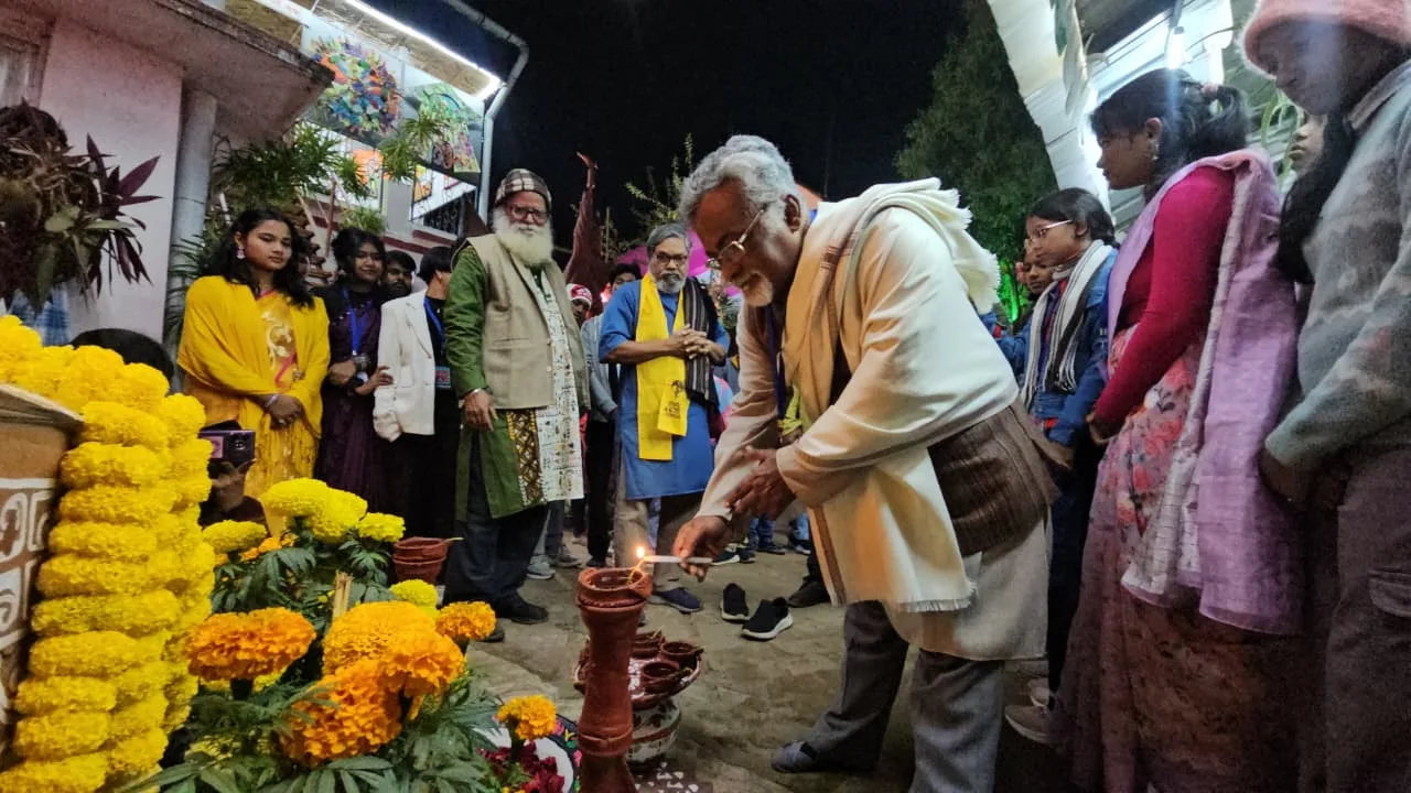 রং-রেখায় পটের কথা: ঝাড়গ্রামে সাত দিনের পটচিত্র উৎসব - West Bengal News 24