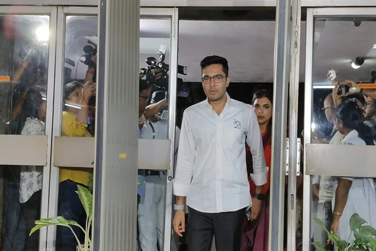 ভোটের আগে মহাগর্জন! ভোটার তালিকায় ‘কারচুপি’র অভিযোগে কমিশনের দ্বারস্থ অভিষেক - West Bengal News 24