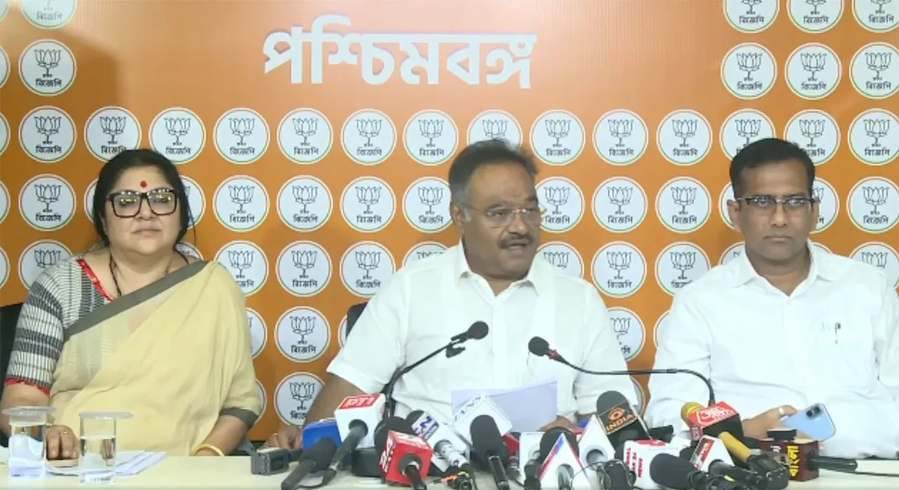 Samik Bhattacharya : রাজ্যে রাষ্ট্রপতি শাসন নয়, স্পষ্ট বার্তা বিজেপির – মমতাকে ‘শহিদ হতে চাইছেন’ বলে কটাক্ষ শমীক ভট্টাচার্যের - West Bengal News 24