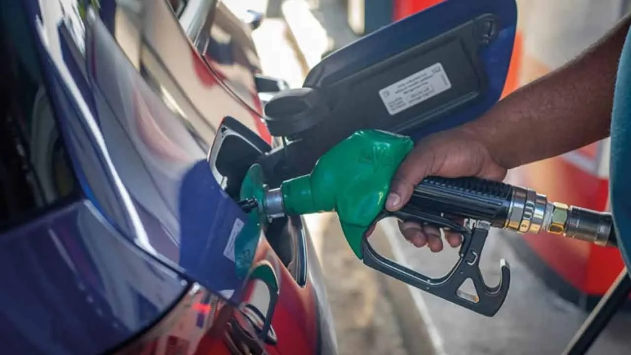 Fuel Price Hike 2026 : পশ্চিম এশিয়ার যুদ্ধের প্রভাব! বাড়ল প্রিমিয়াম পেট্রলের দাম - West Bengal News 24