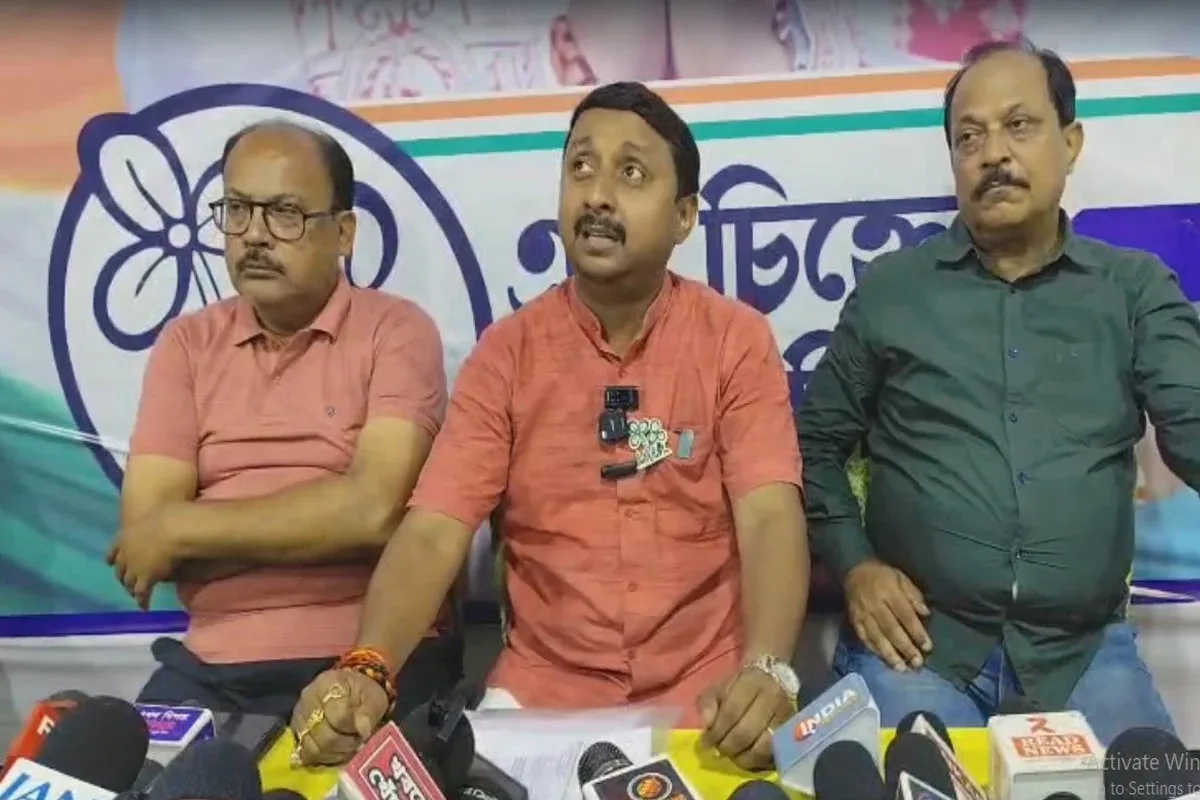 বালিতে রাতের আঁধারে পুলিশি তাণ্ডব! তৃণমূল কর্মীদের বাড়ি থেকে তুলে নিয়ে যাওয়ার অভিযোগ, গ্রেপ্তার ৯ - West Bengal News 24 বালিতে রাতের আঁধারে পুলিশি তাণ্ডব! তৃণমূল কর্মীদের বাড়ি থেকে তুলে নিয়ে যাওয়ার অভিযোগ, গ্রেপ্তার ৯ - West Bengal News 24