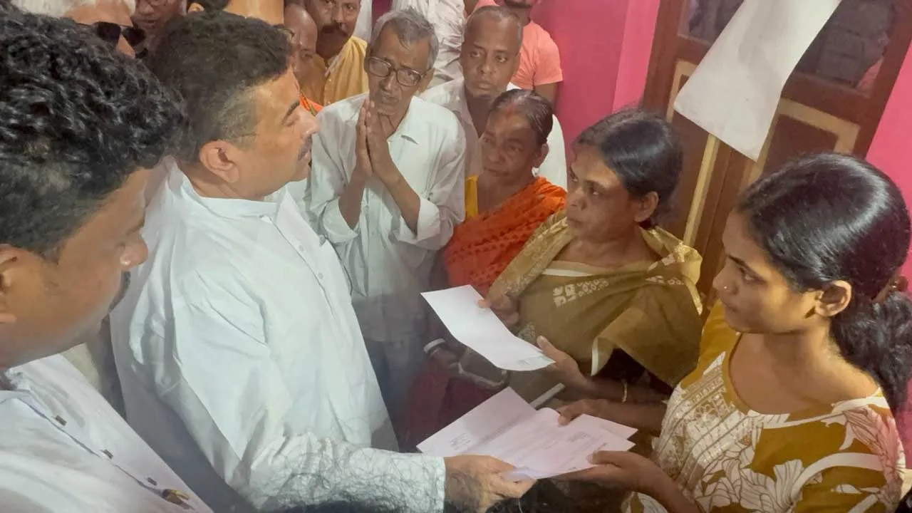 বাগনানে নিহত বিজেপি কর্মীর পরিবারের পাশে মুখ্যমন্ত্রী শুভেন্দু, খুনিদের ফাঁসির আশ্বাস - West Bengal News 24