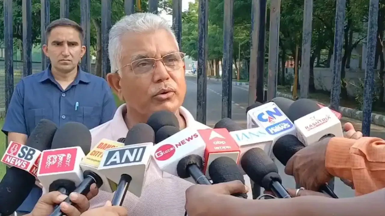 ‘যাদবপুরে সার্জিক্যাল স্ট্রাইক হবে!’ ক্যাম্পাসে ছাত্র সংঘর্ষ ও ভাঙচুরের পর দিলীপ ঘোষের চরম হুঁশিয়ারি - West Bengal News 24 ‘যাদবপুরে সার্জিক্যাল স্ট্রাইক হবে!’ ক্যাম্পাসে ছাত্র সংঘর্ষ ও ভাঙচুরের পর দিলীপ ঘোষের চরম হুঁশিয়ারি - West Bengal News 24