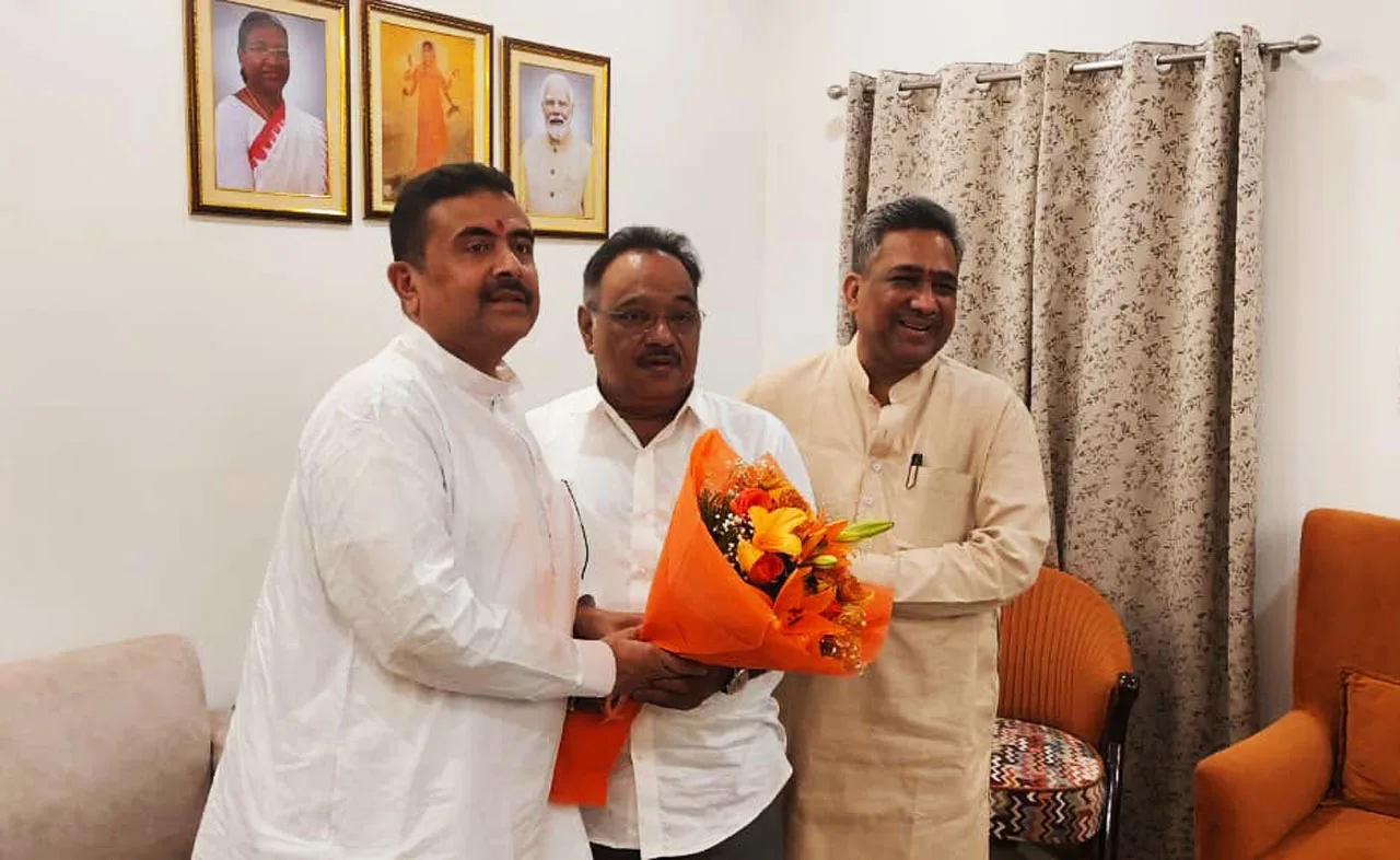 দিল্লিতে শুভেন্দু-শমীক-বনসলের জরুরি বৈঠক, আলোচনার কেন্দ্রে এনসিপিআই সাংসদরা? - West Bengal News 24 দিল্লিতে শুভেন্দু-শমীক-বনসলের জরুরি বৈঠক, আলোচনার কেন্দ্রে এনসিপিআই সাংসদরা? - West Bengal News 24